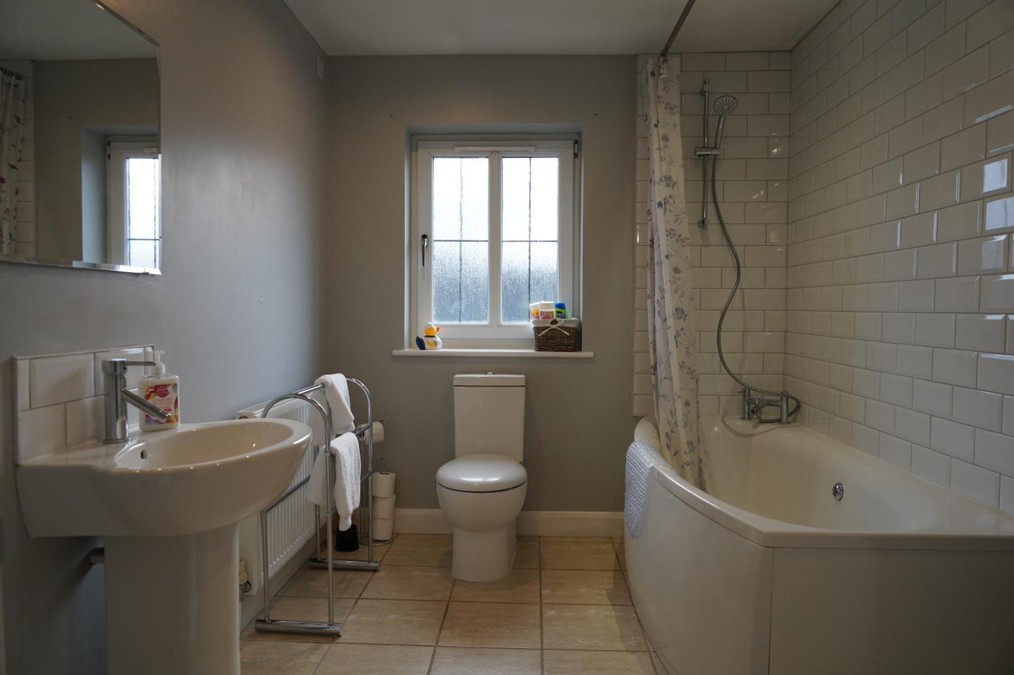 8 Double Beds In A 5 Bedroom House, Pets Welcome Epworth Exterior photo