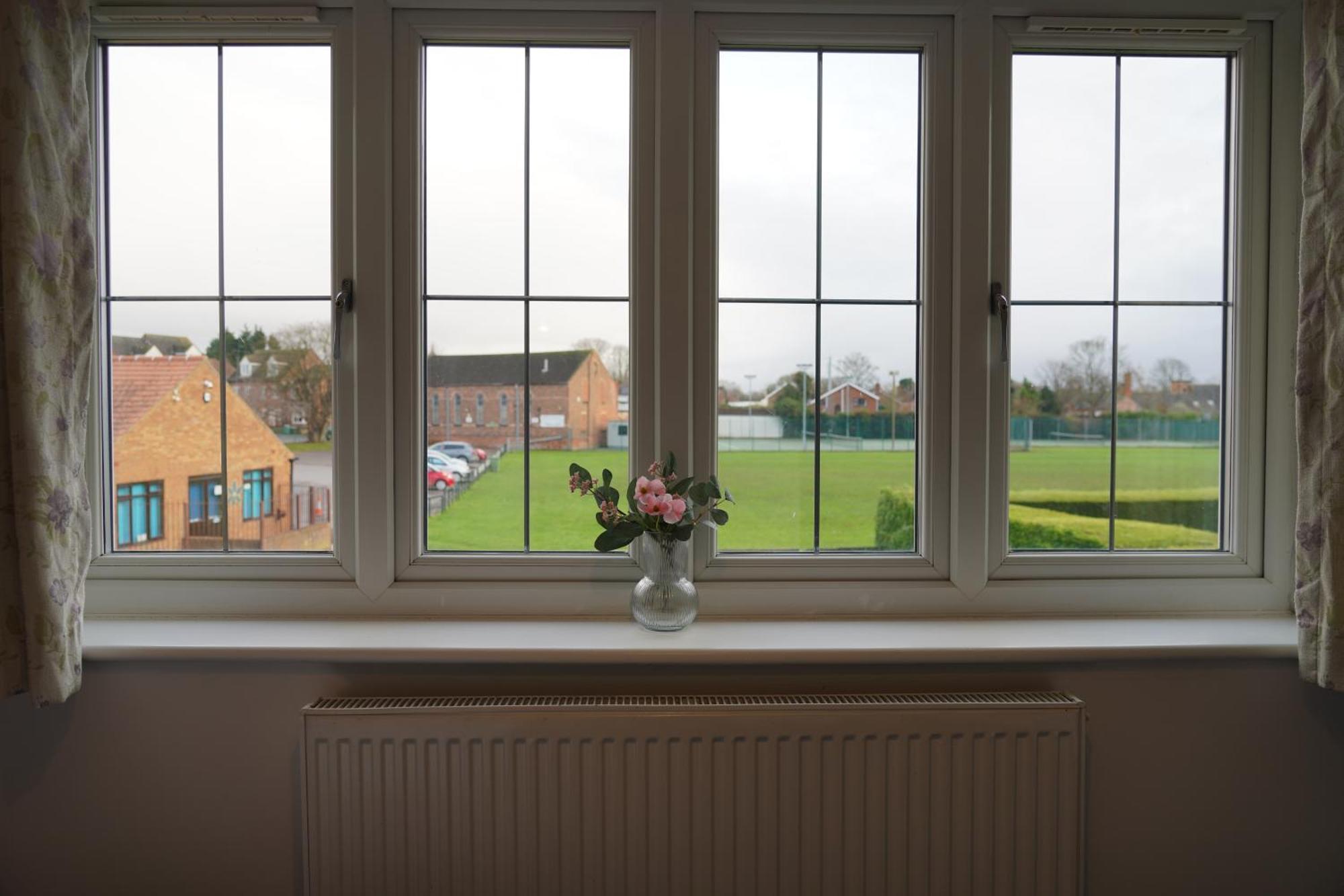 8 Double Beds In A 5 Bedroom House, Pets Welcome Epworth Exterior photo