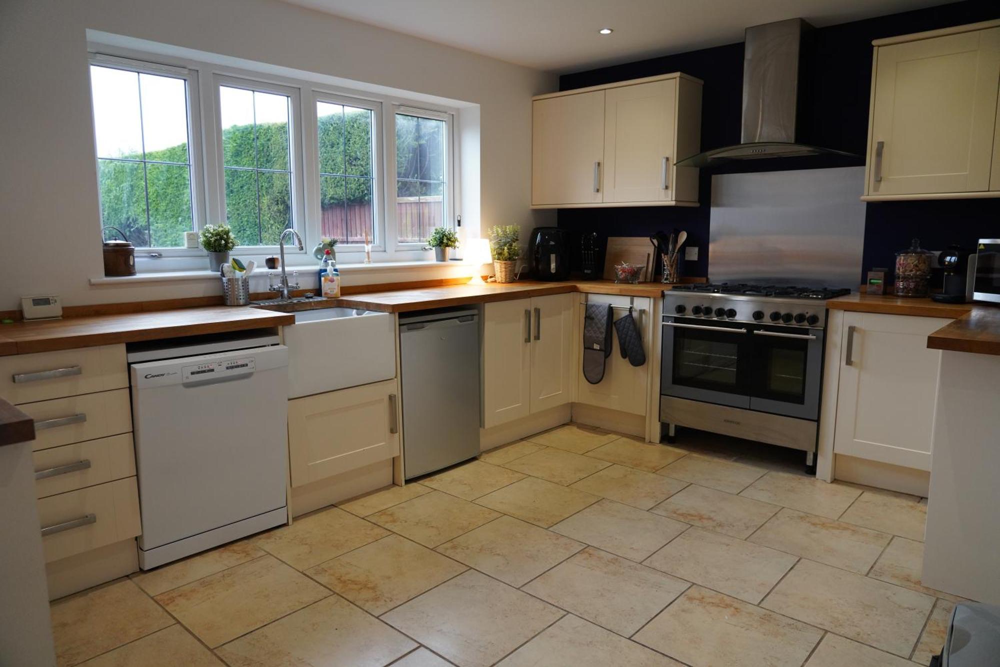 8 Double Beds In A 5 Bedroom House, Pets Welcome Epworth Exterior photo